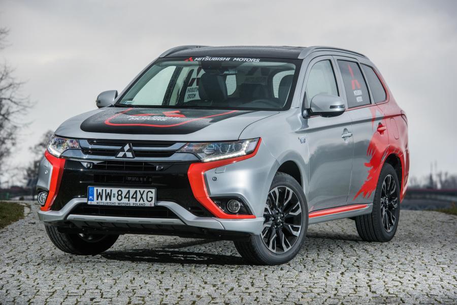  Mitsubishi Outlander PHEV Rally Style 2016 года  (фото 1 из 30)